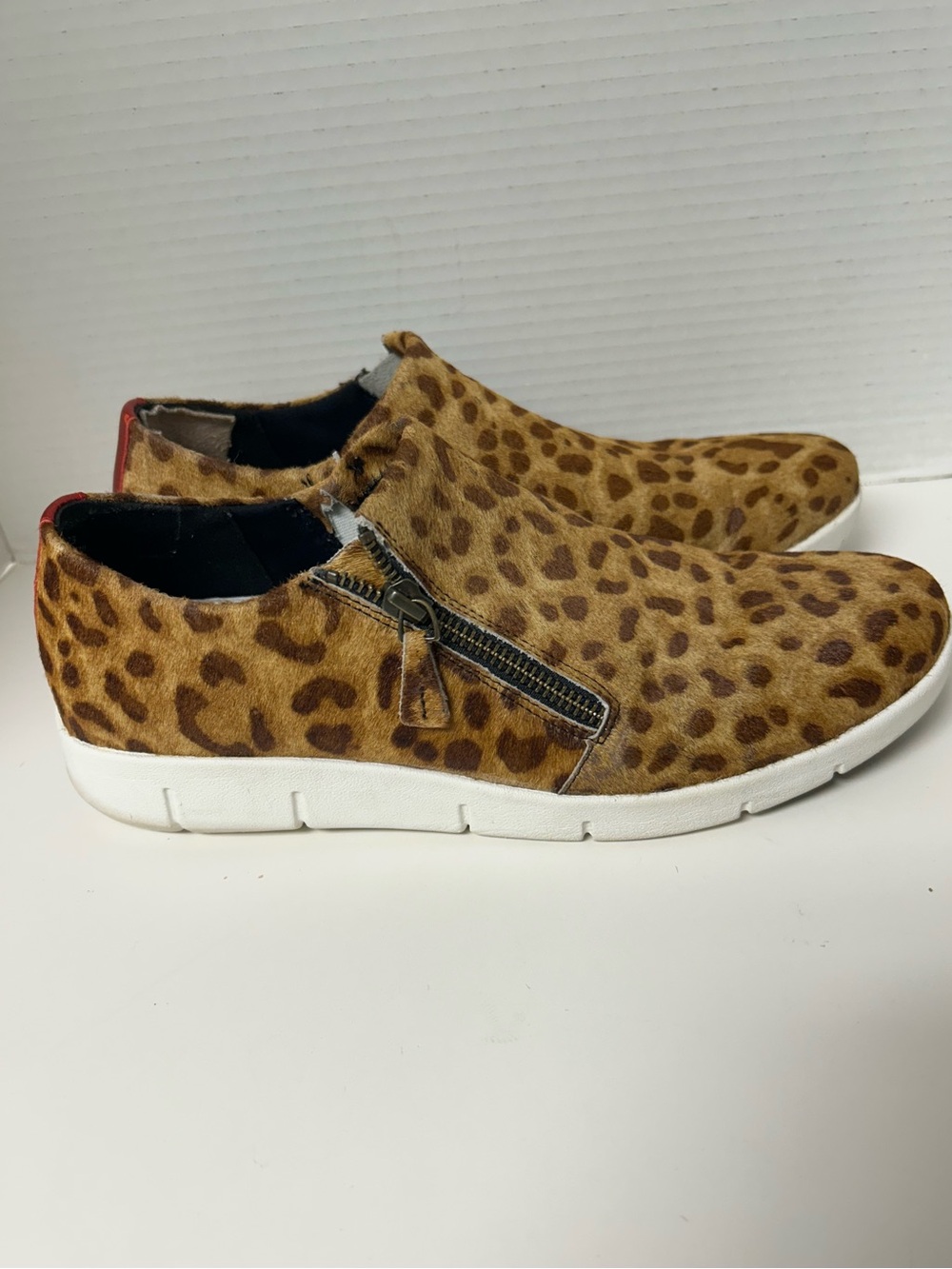 Johnston & Murphy Leopard Calf Hair Side Zip Slip On Sneakers Sz 10M Streetwear